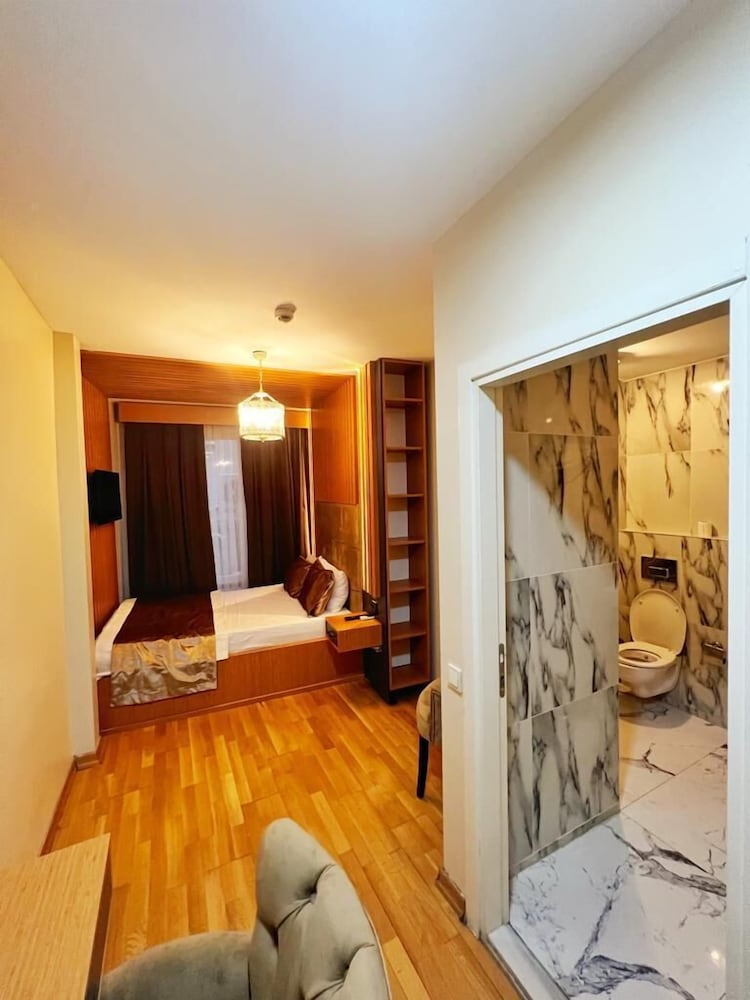 Standard Double or Twin Room photo 1