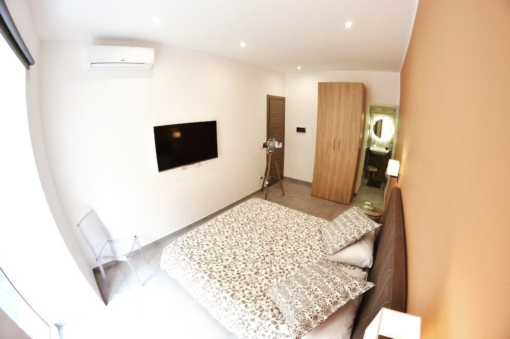 Deluxe Room, Balcony