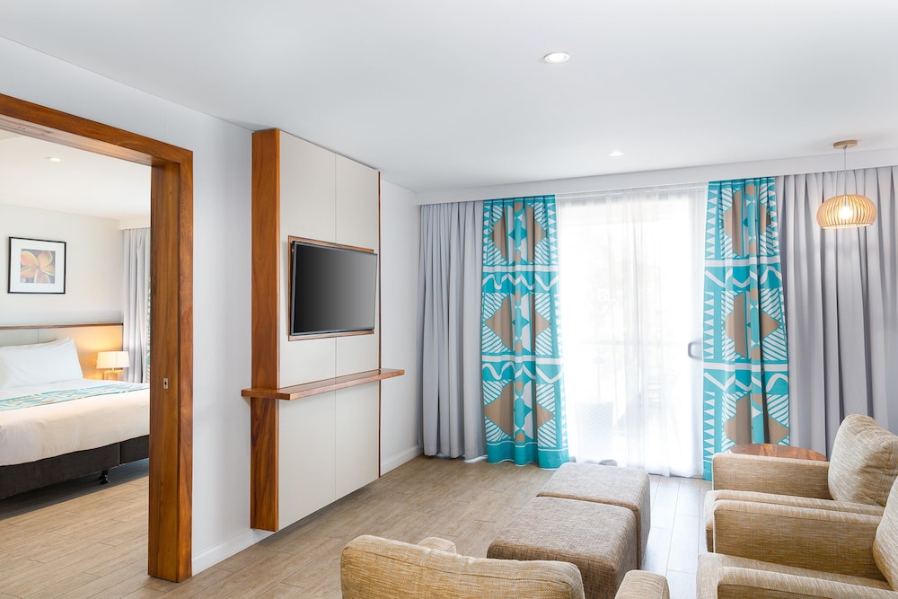 Suite, 1 King Bed, Balcony (Parliament View) - Photo 3