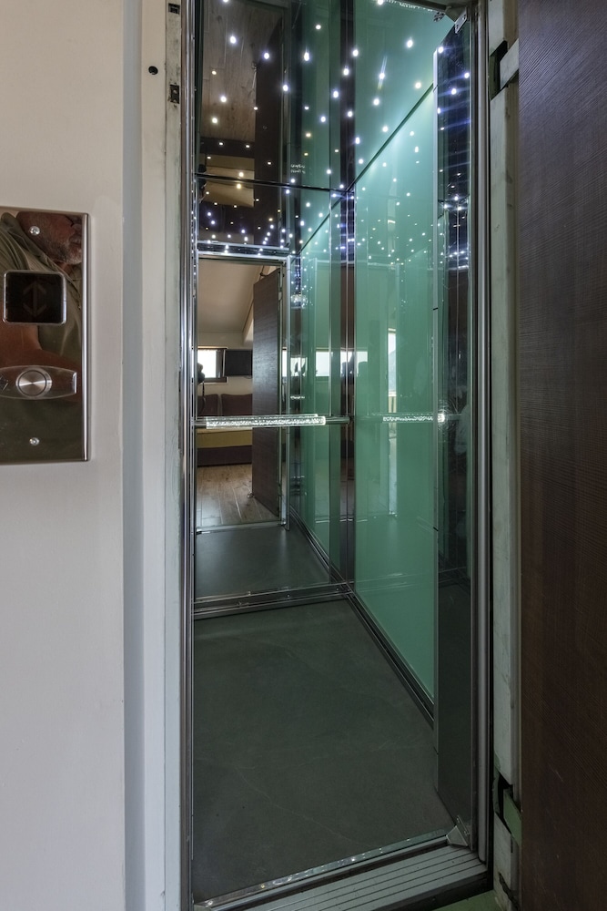 Junior Suite, Jetted Tub (Panoramic View) - Photo 17