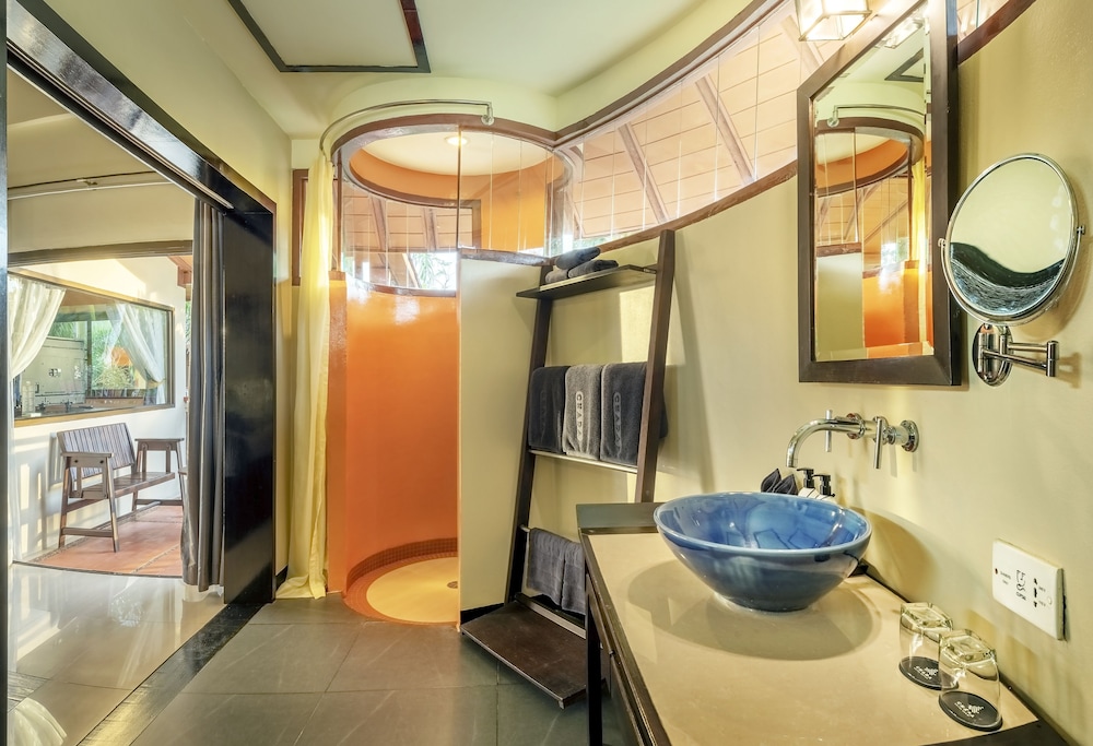 Emerald Suite - Photo 13