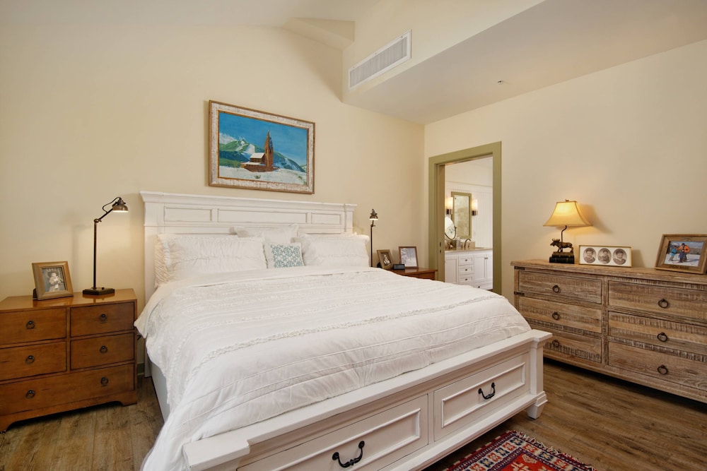 Condo (Capitol Peak 3127)
