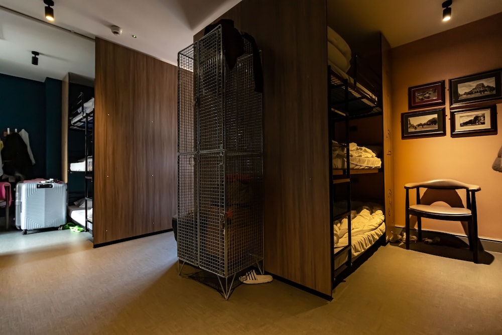 Private 9 Bed Dormitory with Shared Bathroom photo 3