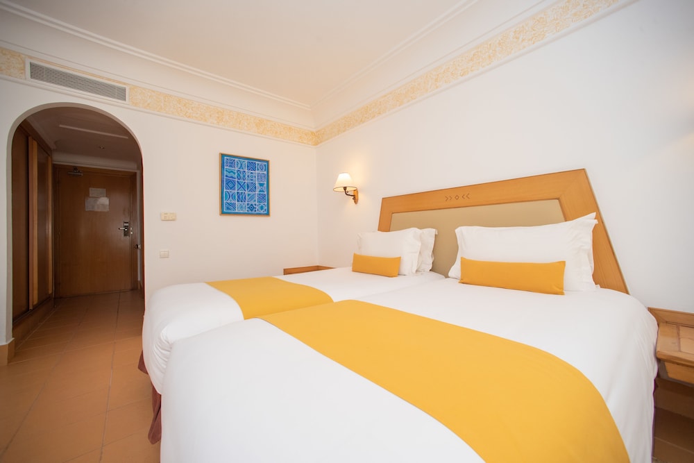 Luxury Twin Room, Pool View - Photo 2
