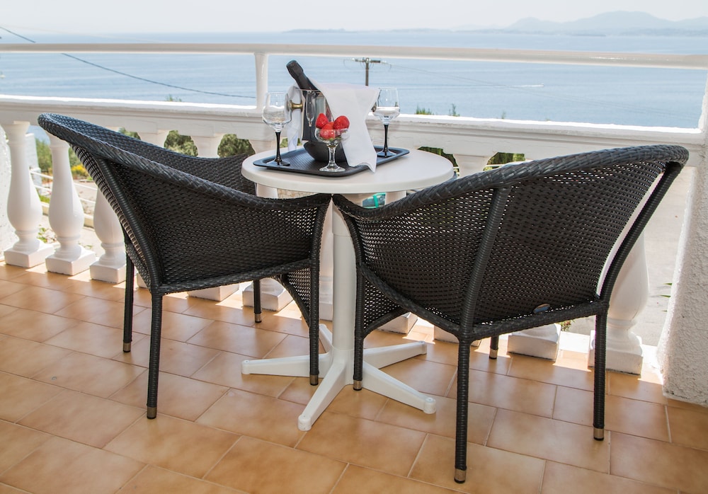 Standard Triple Room, Sea View photo 3