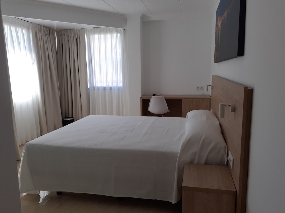 Double or twin room with terrace, 2 people - Photo 2