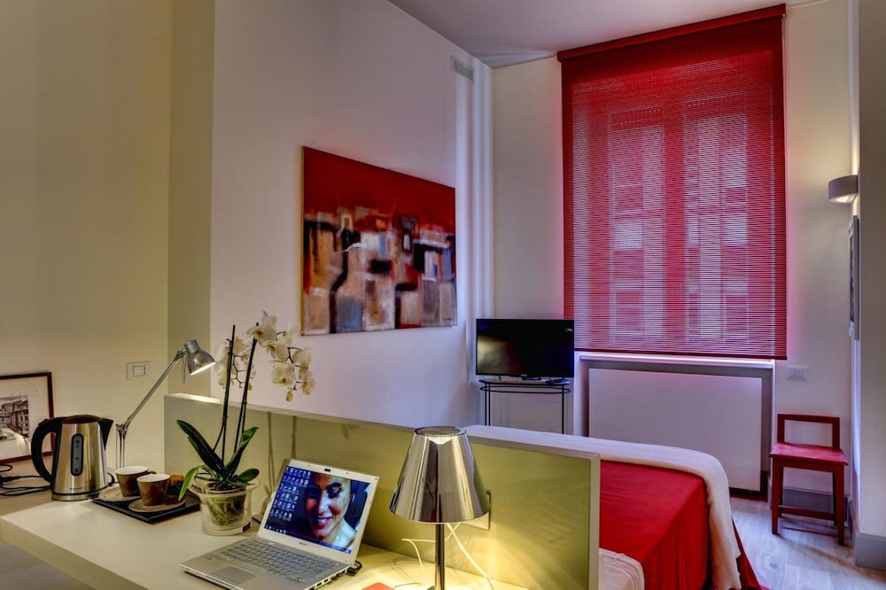 Double Room, 1 Large Twin Bed (Small Bed) photo 2