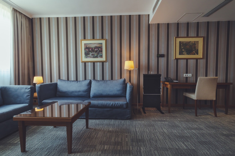 Suite, 1 King Bed, Non Smoking - Photo 1