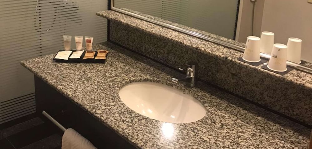 Deluxe Room, Multiple Beds - Photo 12