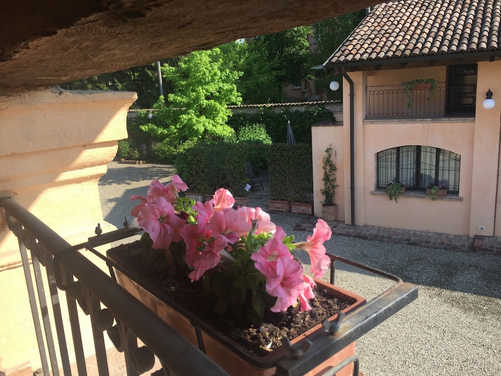 Classic Single Room, 1 Double Bed, Garden View photo 2