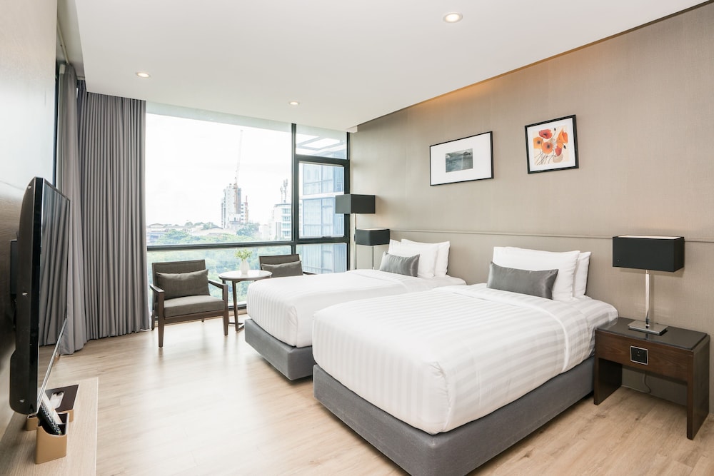 Deluxe City View Room with Kitchenette - Photo 7