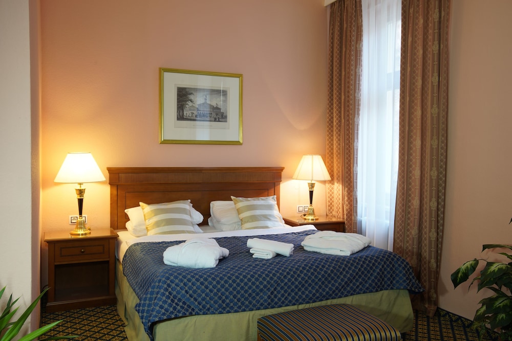 Junior Room, Balcony