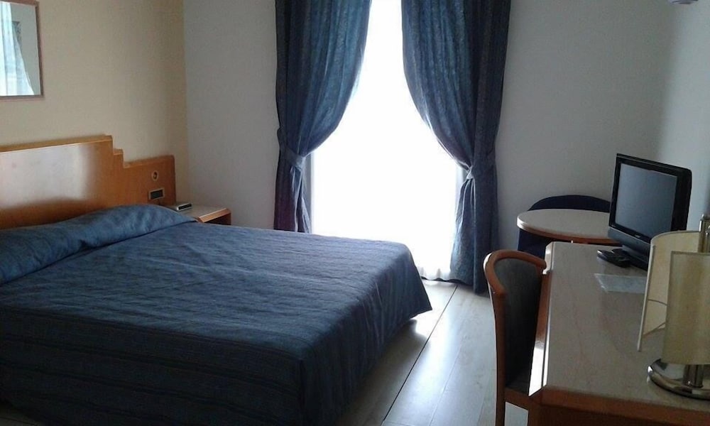 Standard Double Room Single Use photo 1