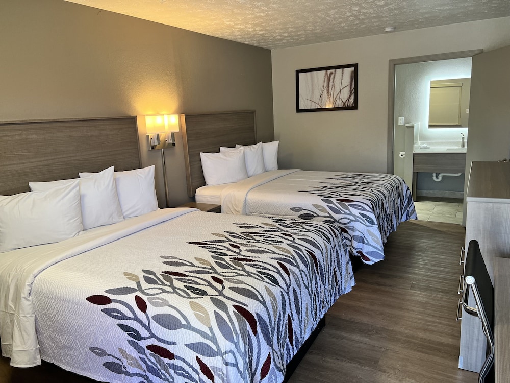 Deluxe Room, 2 Queen Beds, Non Smoking - Photo 1