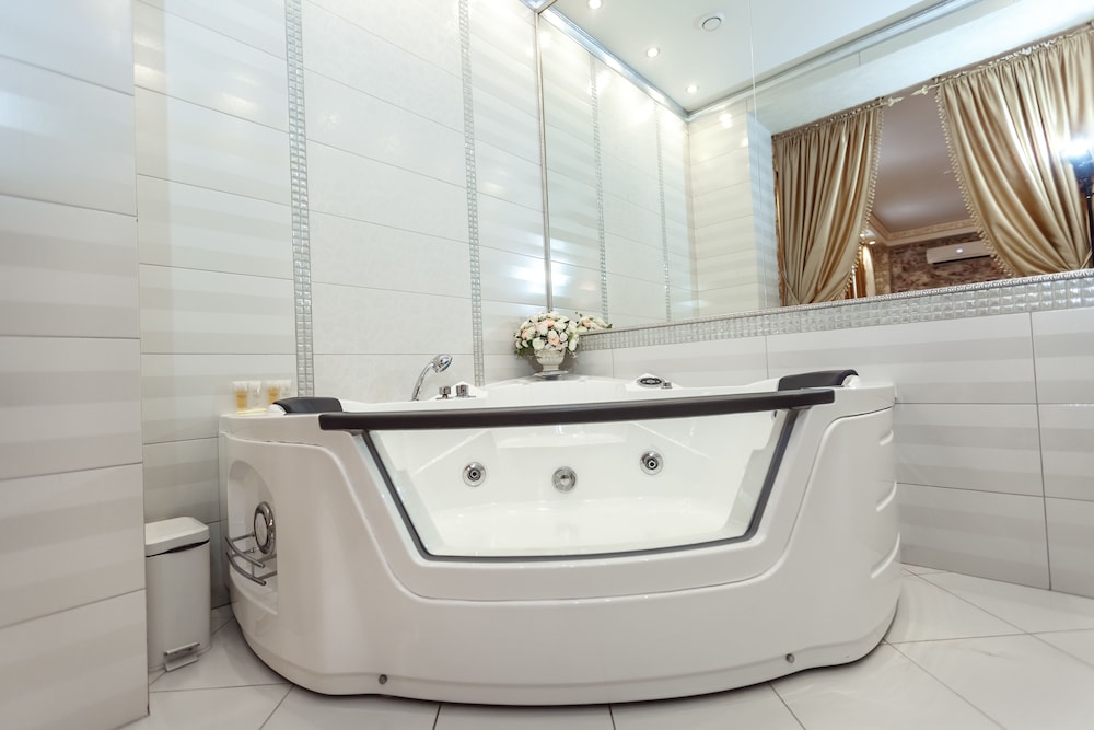 Honeymoon Suite photo 2