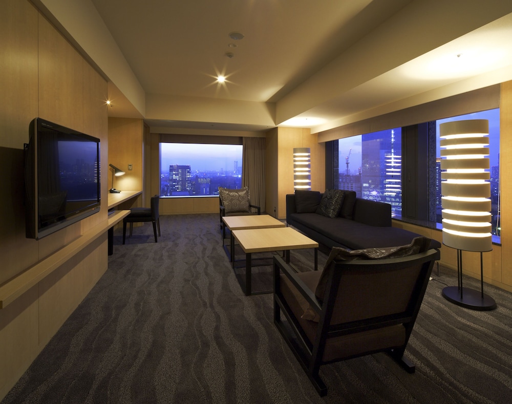 Executive Suite King with Extra Bed, Non Smoking (Breakfast & Club Lounge Access Included)