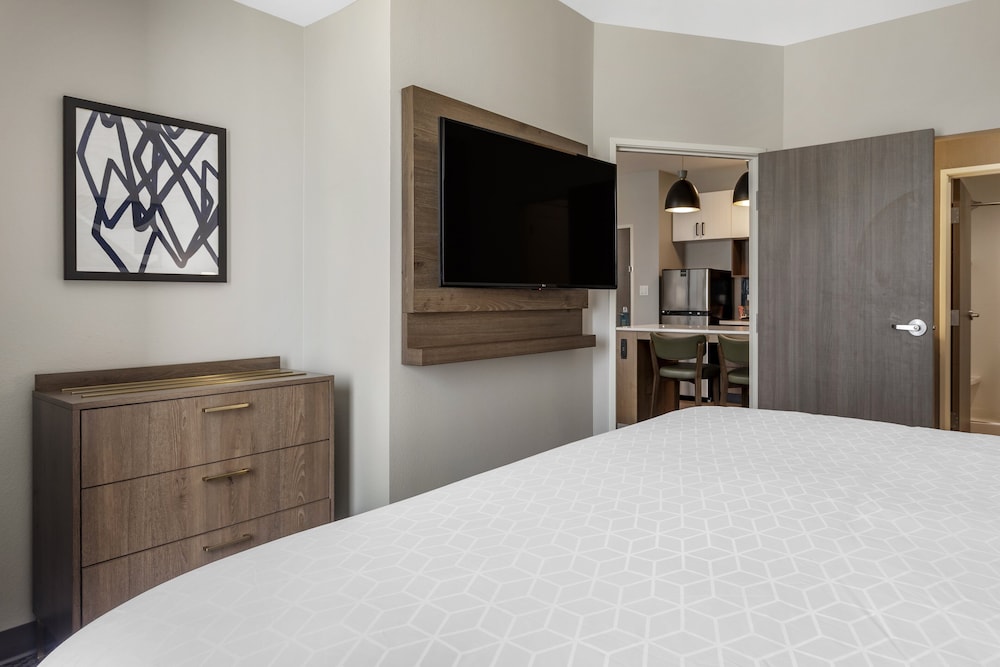 Suite, 1 Bedroom, Kitchen (Walk-In Shower) - Photo 2