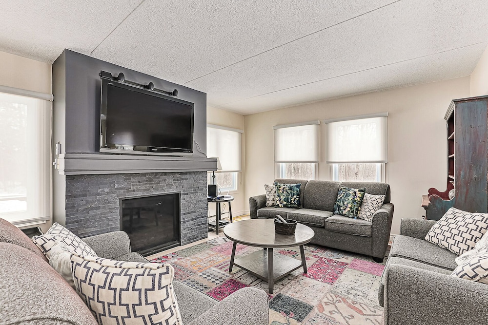 Comfort Condo, 3 Bedrooms (122 Mountain Walk - Pet Friendly)