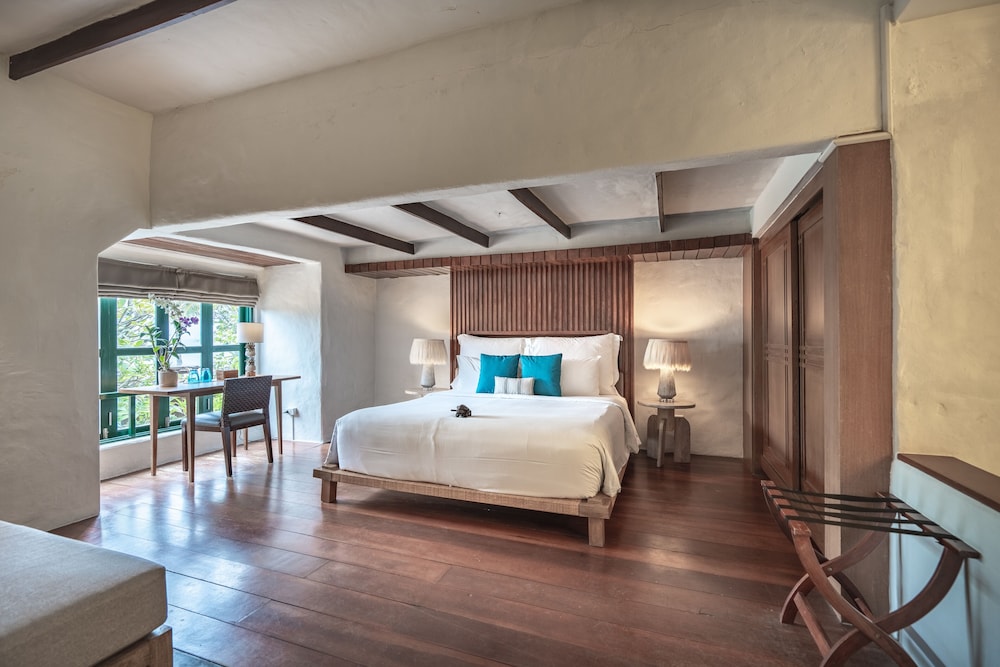 2BR Frangipani Beachfront Pool Access Suite - Photo 4