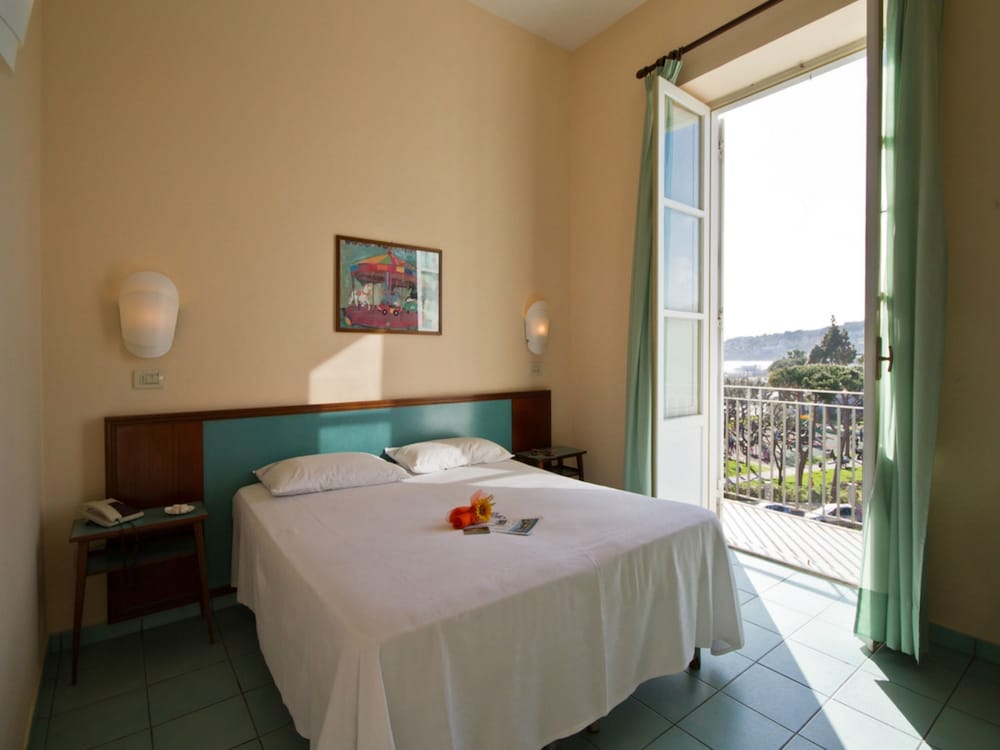 Classic Double or Twin Room, Sea View - Photo 1