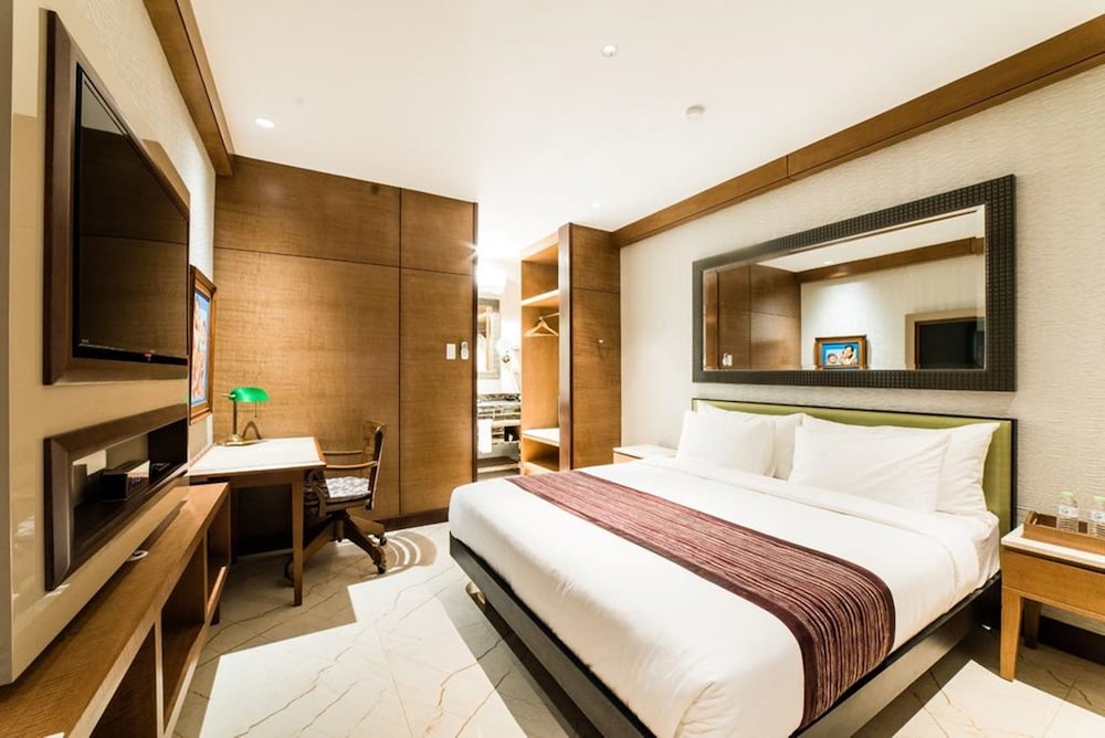 Deluxe King Room - Photo 5