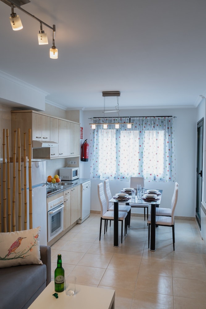 Apartment, 2 Bedrooms, Pool View photo 3