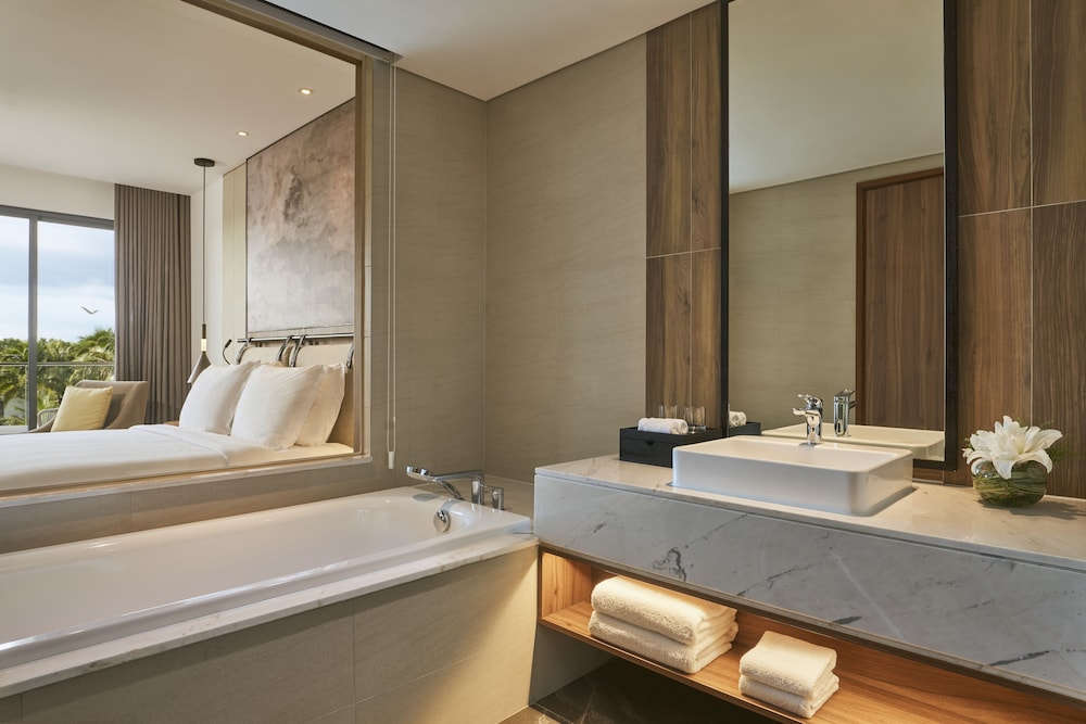 Superior Room, 1 King Bed, Pool Access - Photo 4