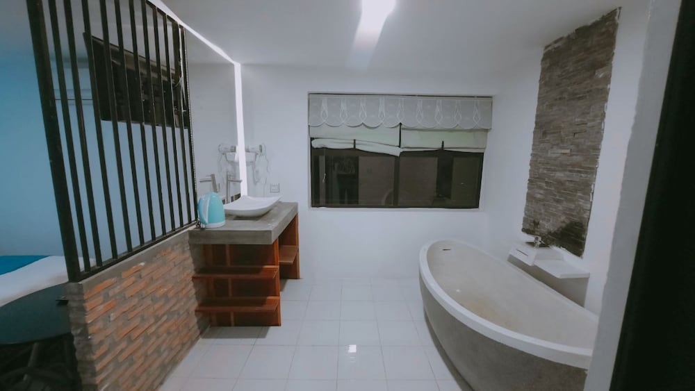 Deluxe Twin Room, 1 Bedroom (Top Floor)