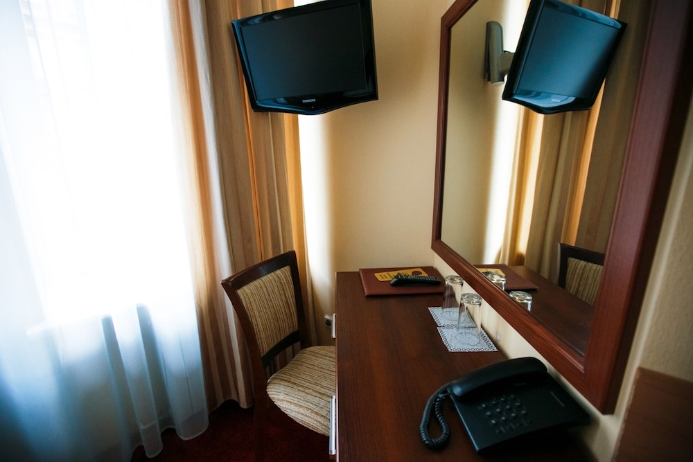Standard Double or Twin Room, Refrigerator photo 3