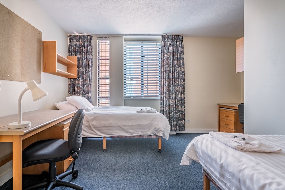 Basic Twin Room, 2 Twin Beds, Ensuite photo 2