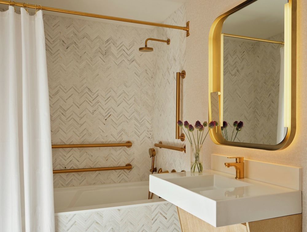 Room, 1 Double Bed, Accessible Bathtub (Mobility)