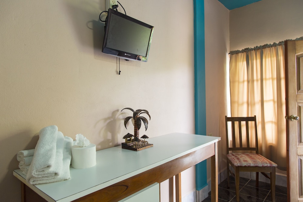 Basic Triple Room, Multiple Beds, Balcony photo 3