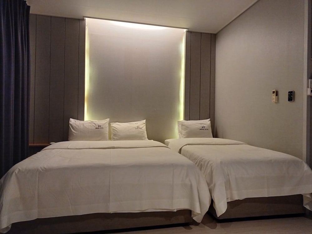 Standard Double or Twin Room - Photo 3
