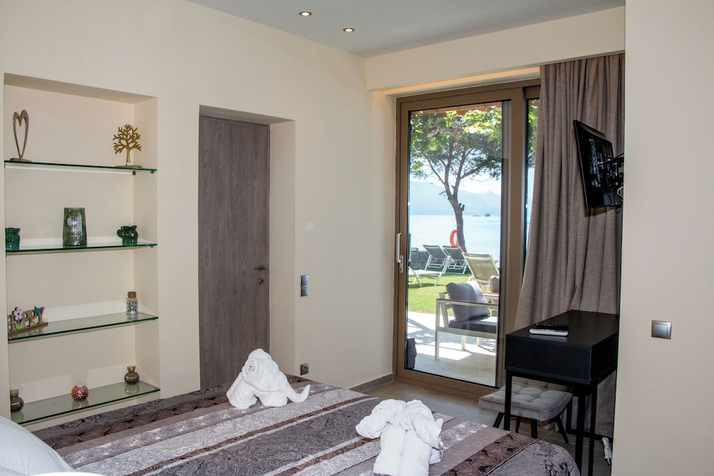 Family Apartment, 2 Bedrooms, Sea View, Ground Floor photo 3