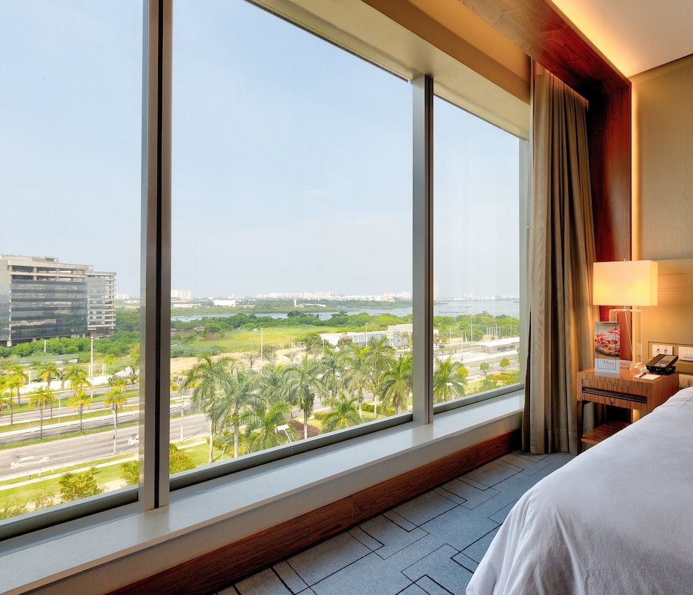 Suite, 1 King Bed, Club Lounge Access