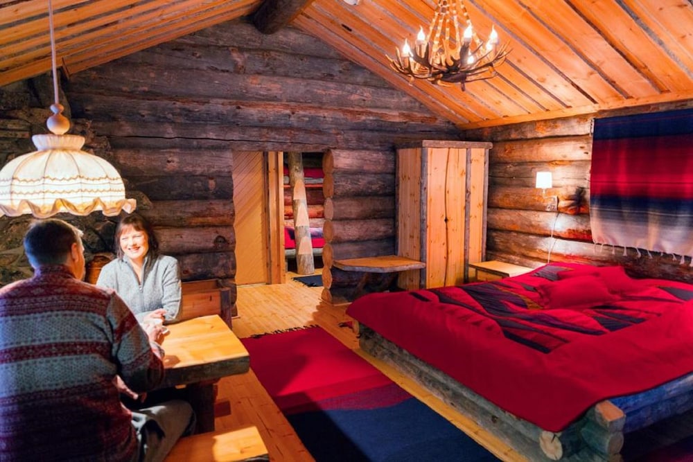 Small Chalet (West Village) - Photo 2