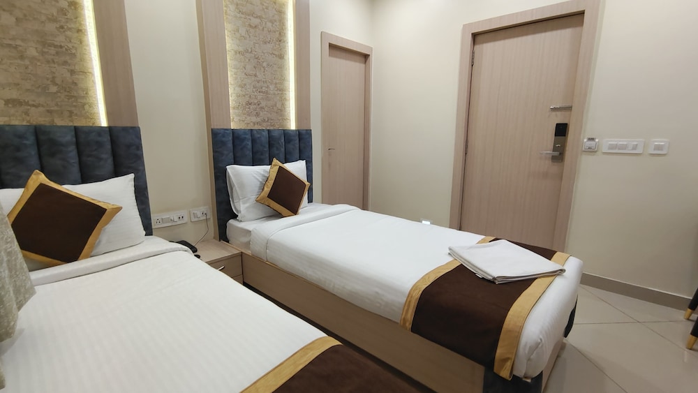 Luxury Twin Room - Photo 7