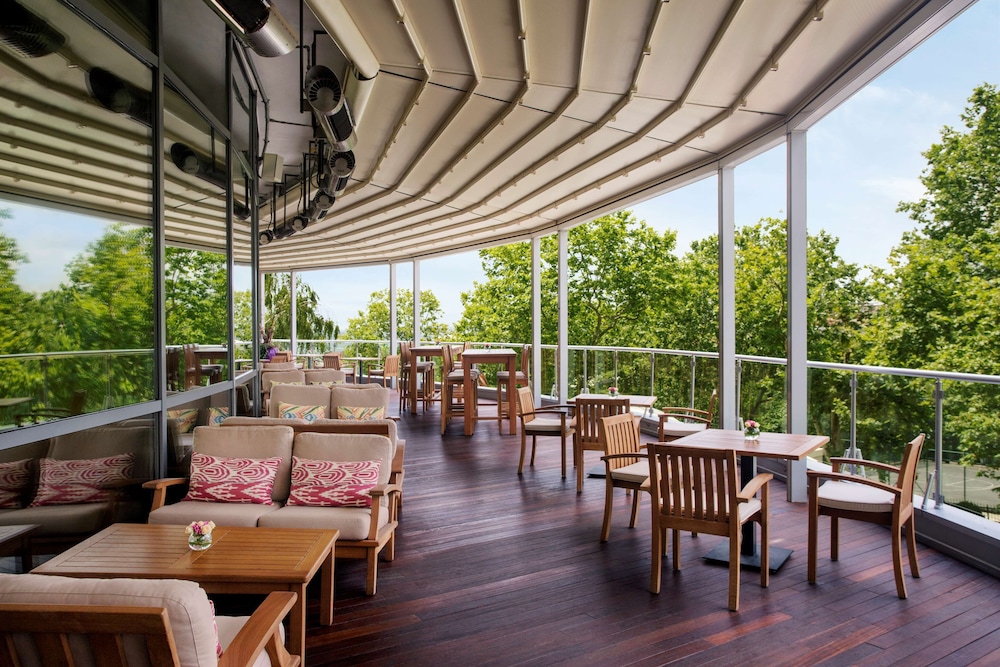 Bosphorus Suite, Lounge Access