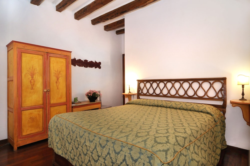 Double or Twin Room photo 3