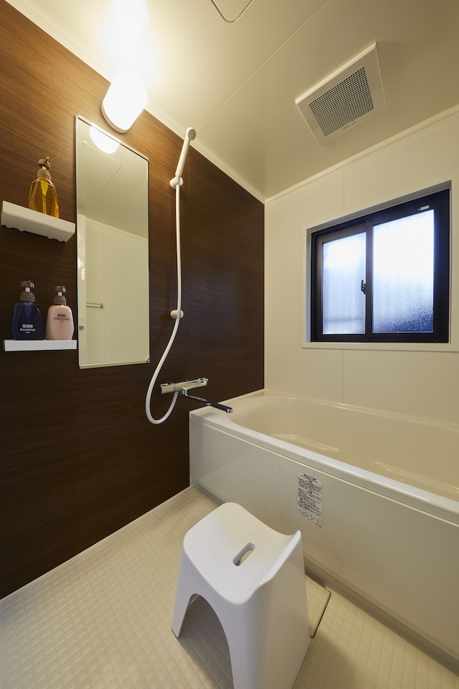 Deluxe Twin Room - Photo 8