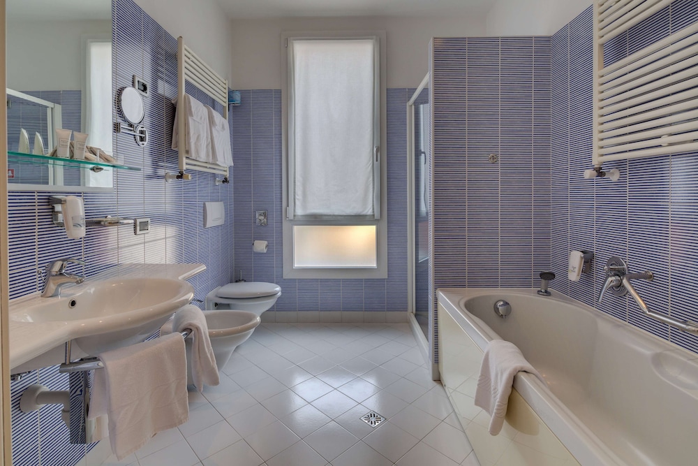 Classic Room, Multiple Beds - Photo 18