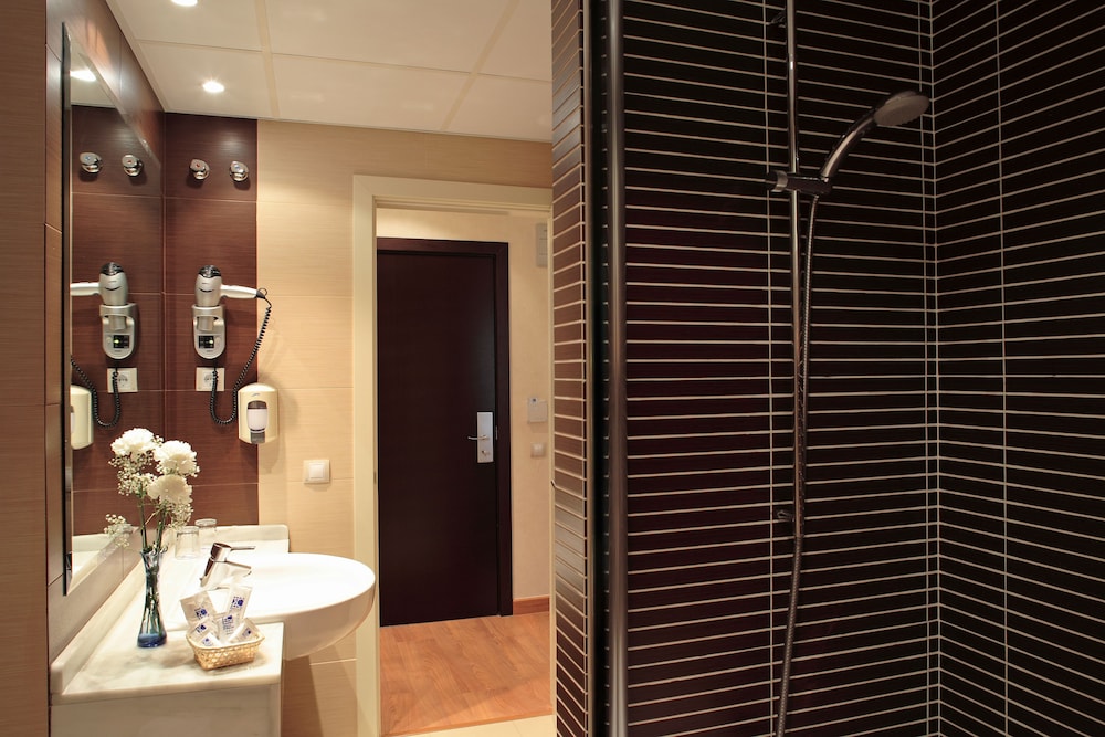 Quadruple Room - Photo 4