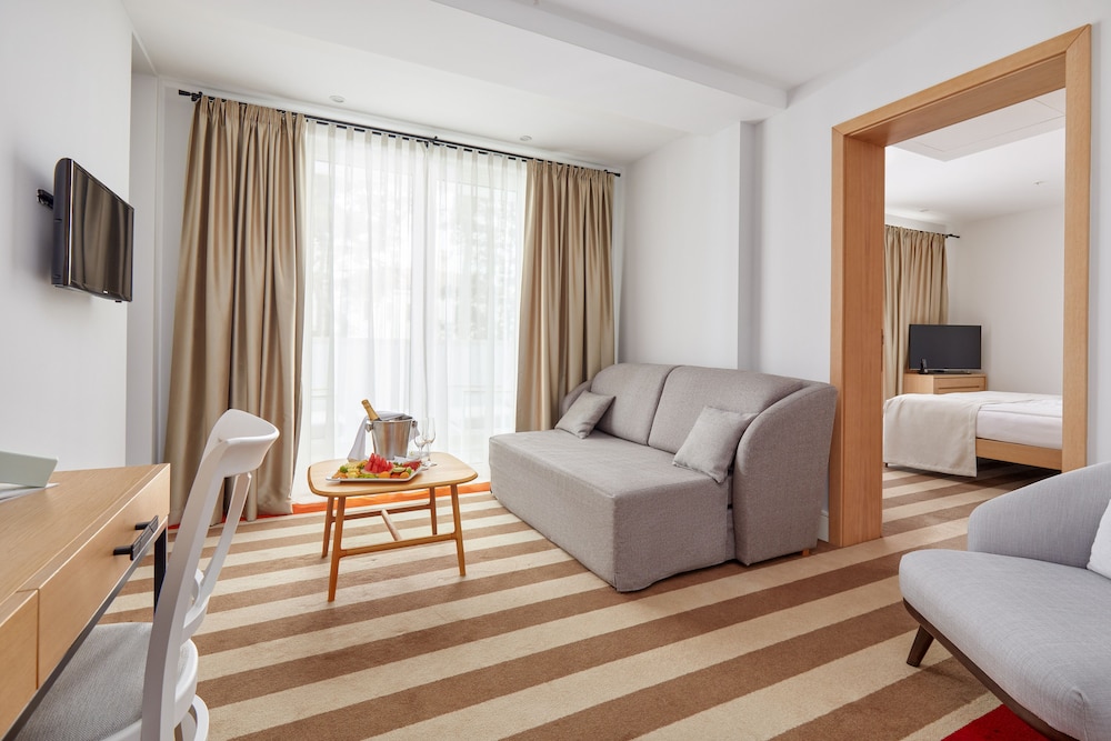 Deluxe Suite (Family) photo 1