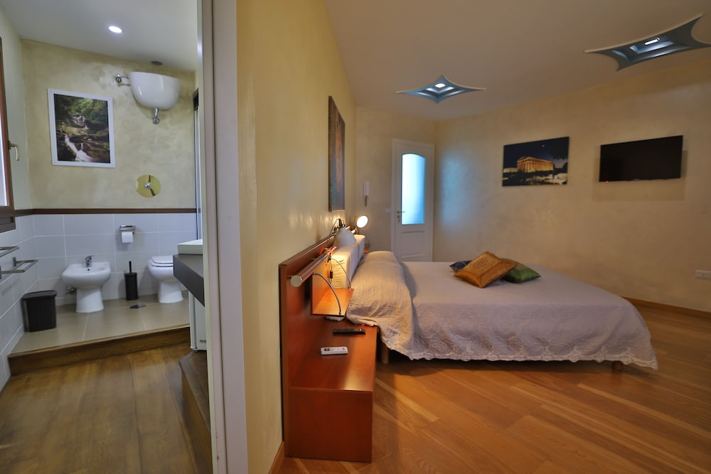 Deluxe Double Room photo 3