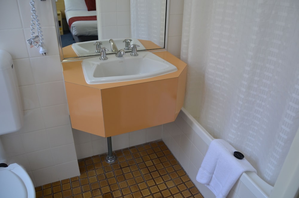 Premium Triple Room thumbnail 5