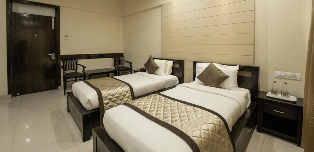Deluxe Room - Photo 10