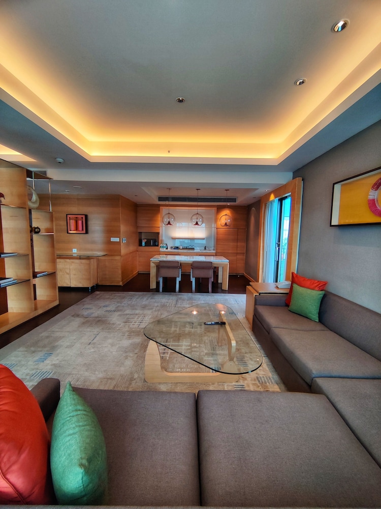 Regency Executive Suite with Lounge Access & One way Airport Transfer