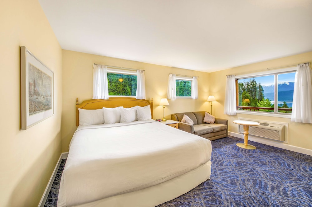 Standard Room, 1 King Bed, Non Smoking photo 1