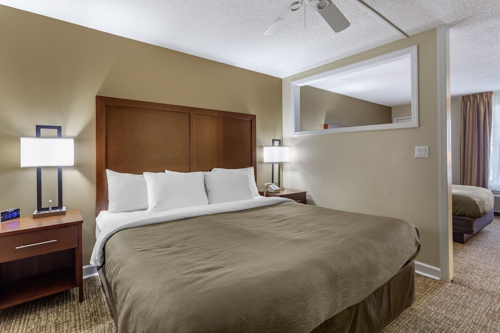 Standard Suite, Multiple Beds, Accessible, Non Smoking photo 2
