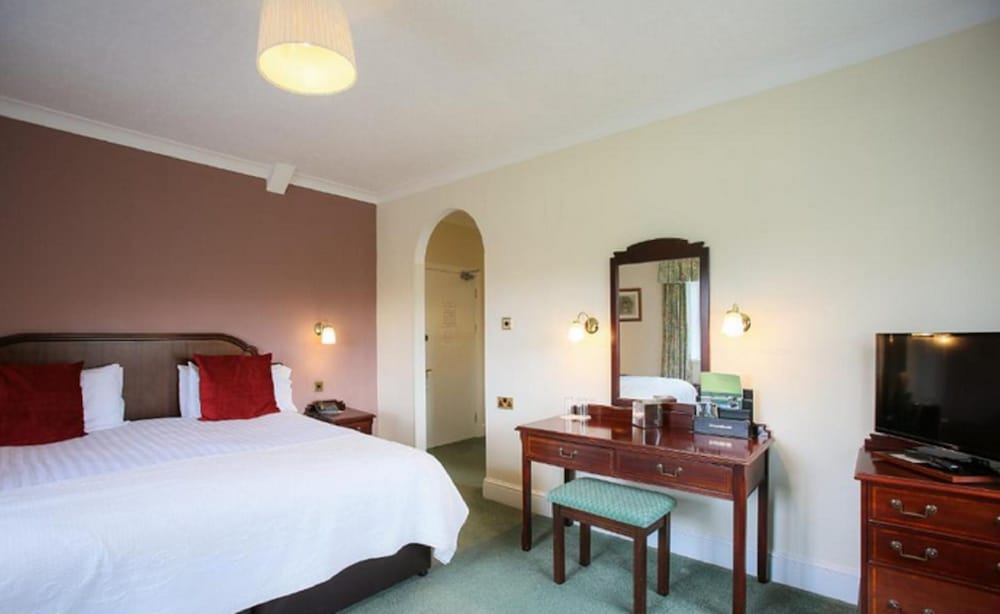 Superior Double Room, 1 King Bed, Hill View photo 3